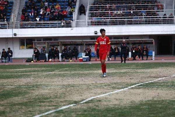 中超球队队名中性化?请先把球衣上的球员名字