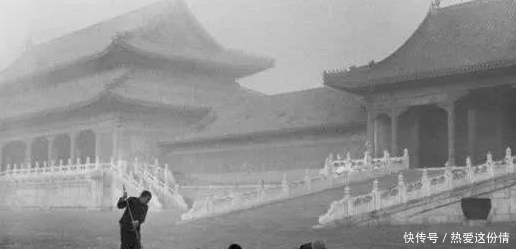 中国古城的一场大火,一群百姓冲上去抢垃圾,结果抢了万两黄金 百家乐真人