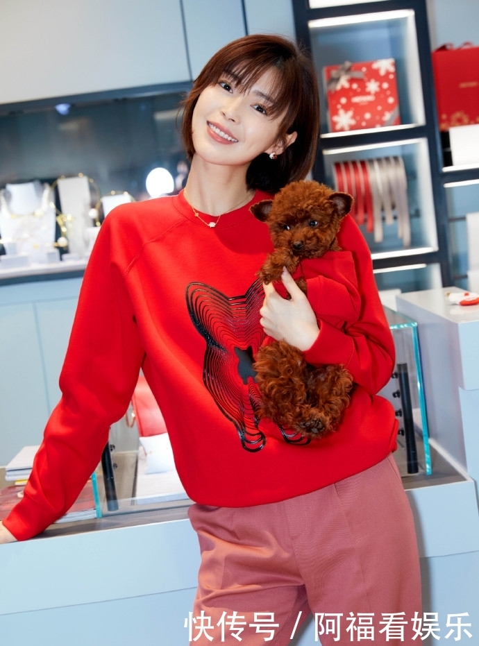 景甜晒大学同学聚会照却不见郑爽和阚清子,这