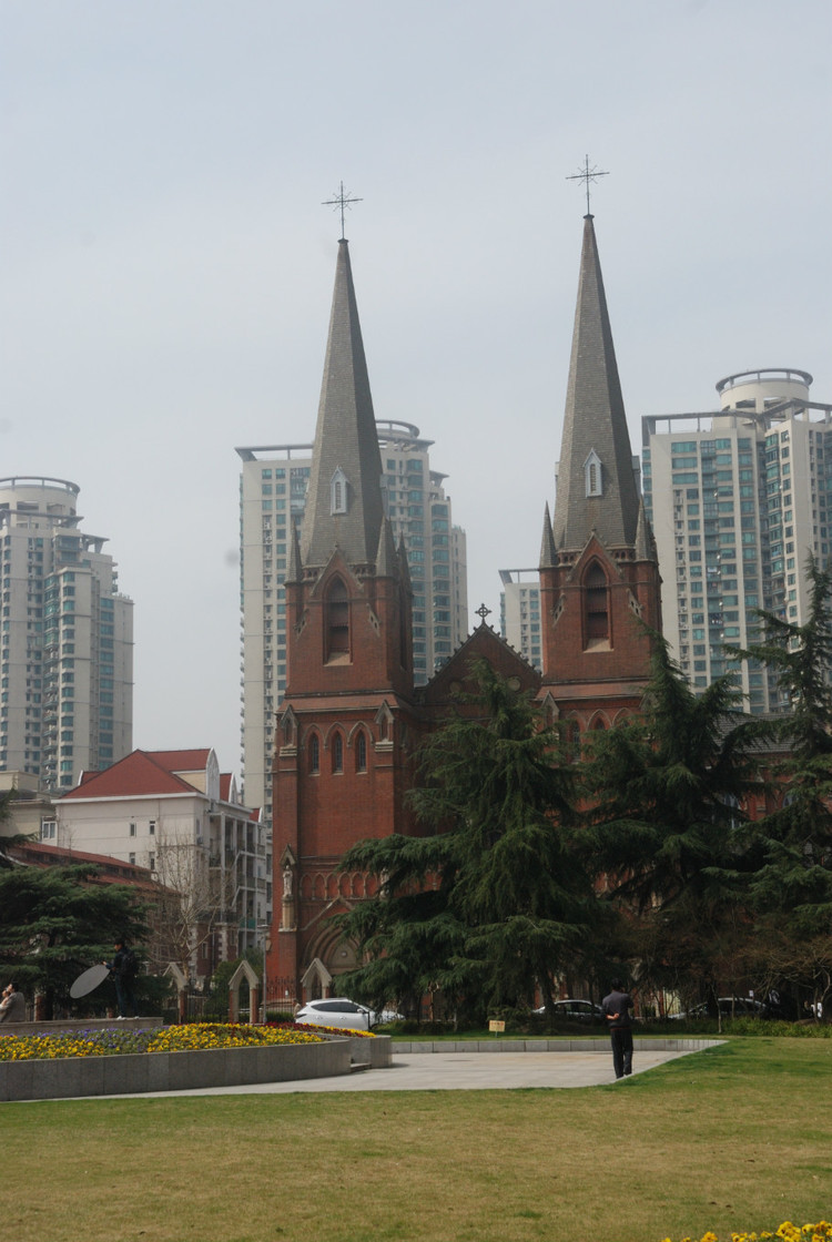 徐家汇源 徐家汇源景区位于上海都市旅游中心圈徐家汇,东起宛平南路