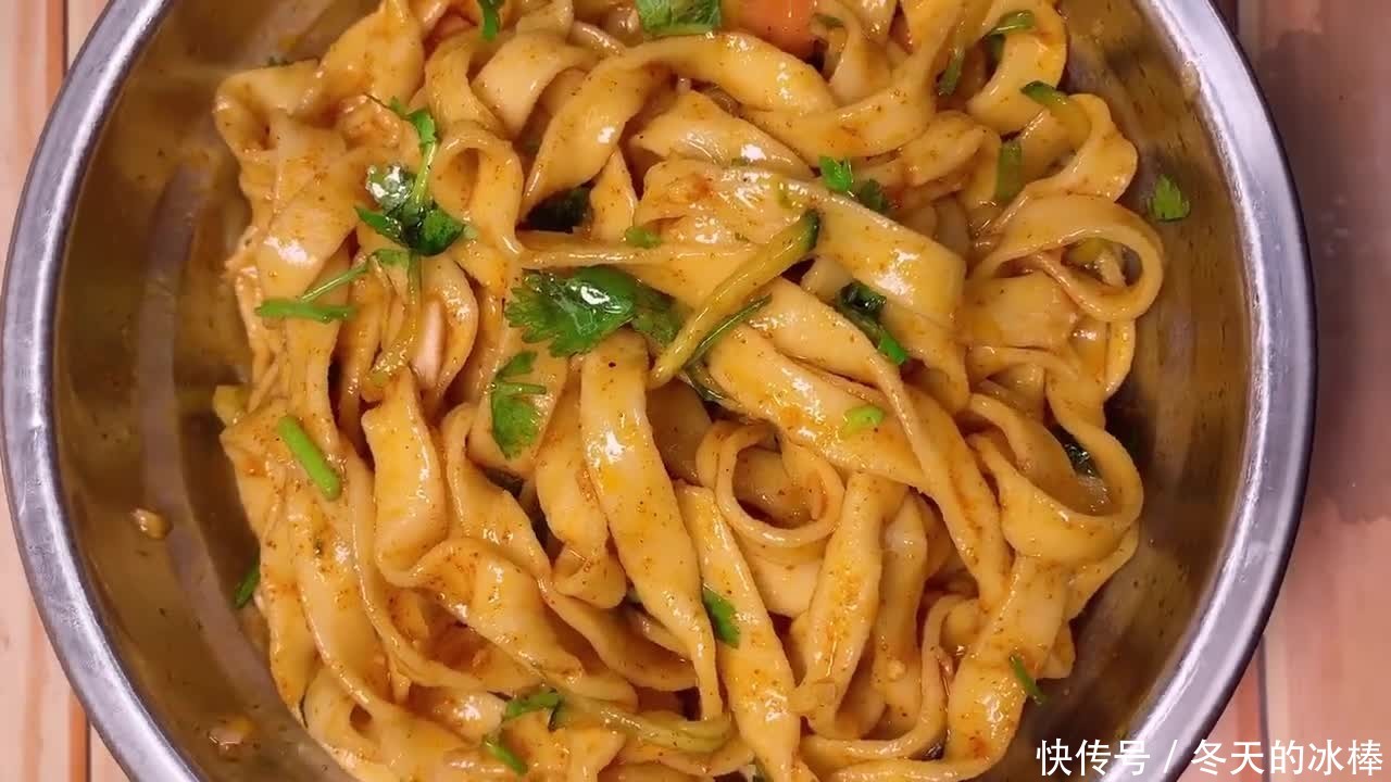 凉拌面怎么做好吃?此种家常做法劲道爽滑,10分钟拯救你的胃口 百家乐app下载