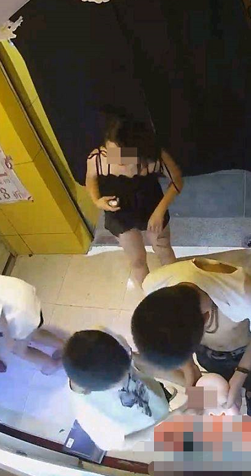 无人售货情趣店引发情趣a情趣,半夜满足潜入好无人潮趣学生图片