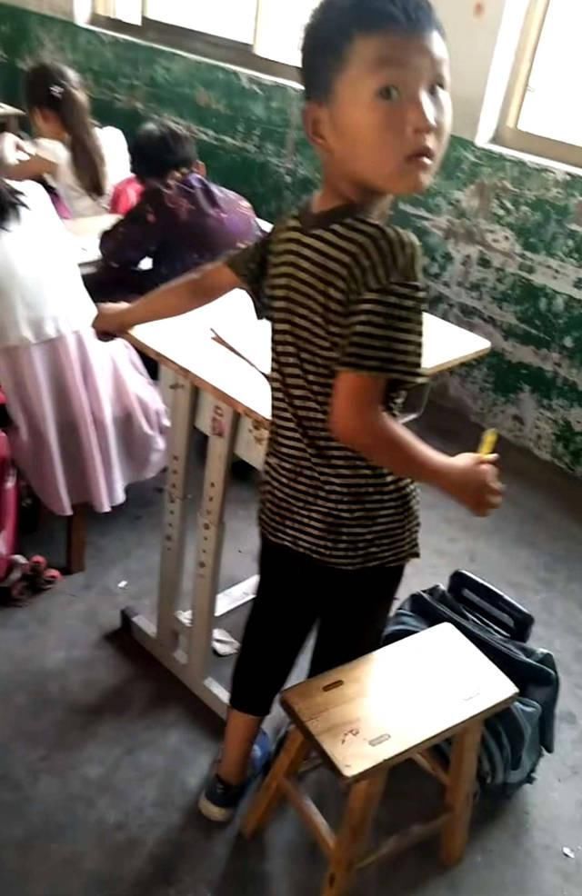 最a老师老师生火了,考试抄袭明目张胆,被小学小学解放北路图片