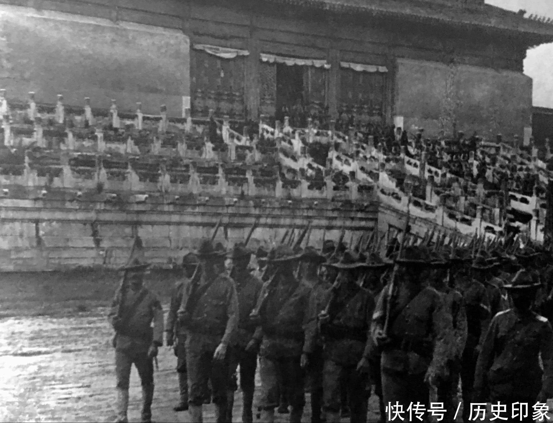 老照片:八国联军攻入紫禁城 晚清的衰败与迎来