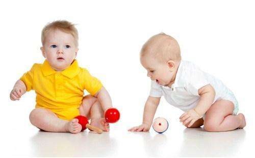 婴儿几个月会抬头? 0-1岁婴儿大运动发育标准