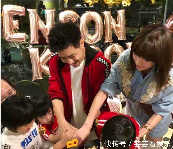 林志颖的双胞胎儿子已经3岁,这颜值像复刻的,