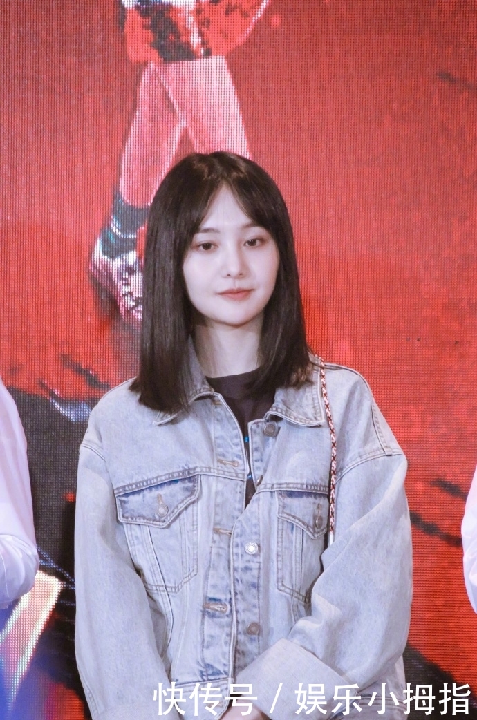 郑爽发布会上自扇巴掌,她的这些举动已经让人