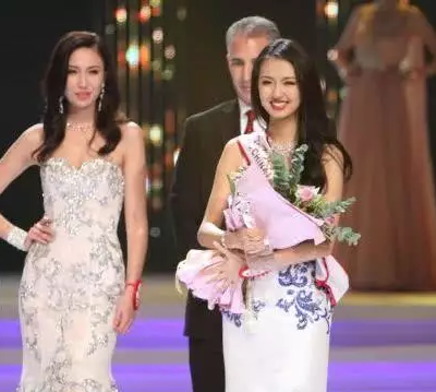 下一个热巴?抱鹿晗大腿,疑似整容,如今在唐嫣新剧抢尽风头