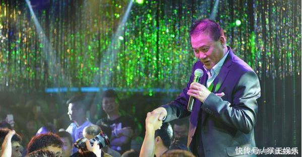 气场盖过周润发、演技秒杀周星驰,万梓良经历