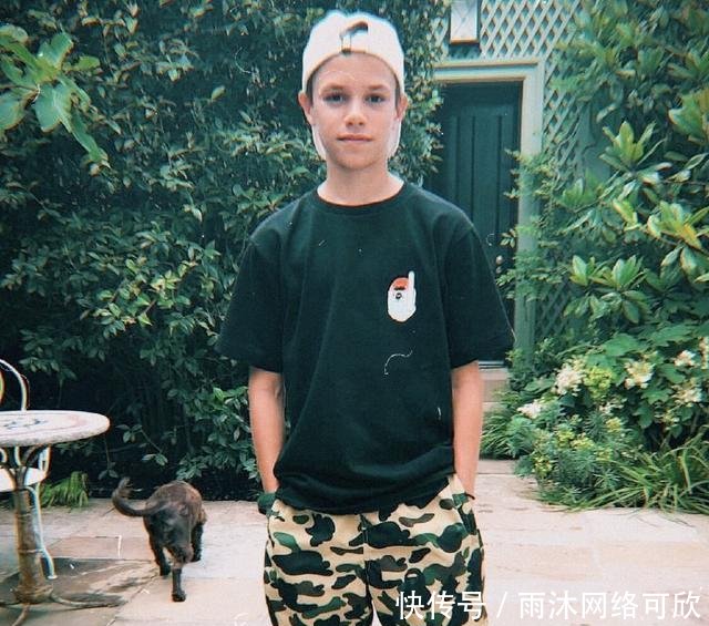 贝克汉姆罗密欧 天生贵公子, 双手插兜好似霸道