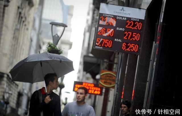 震撼全球 这个国家一夜疯狂加息至40%