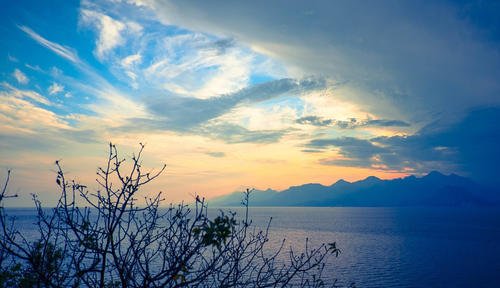 高适这首脍炙人口的咏史诗,出身贫寒却四处碰