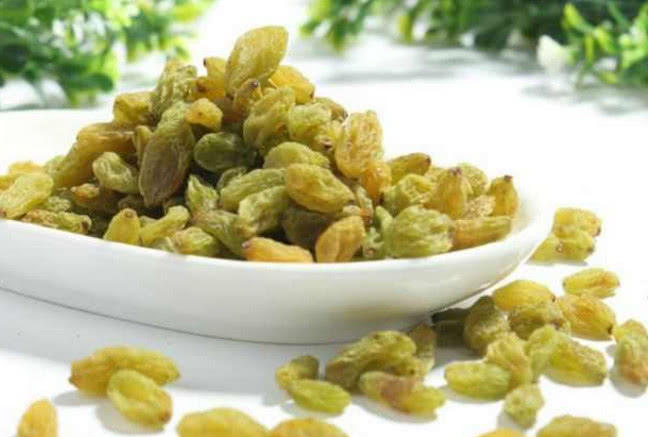 喜欢吃葡萄干的小伙伴们,你们知道正确的吃葡萄干的方法吗
