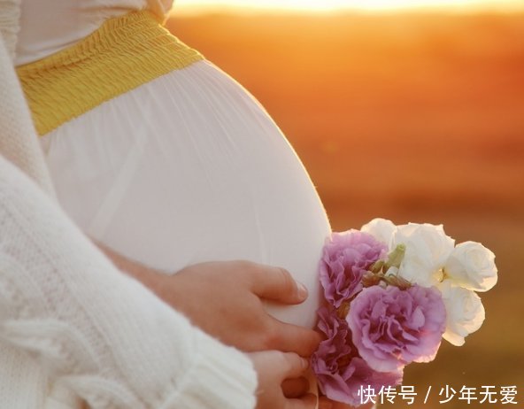 怀孕8月孕妇不慎滚下楼梯,医生检查后,孕妇和