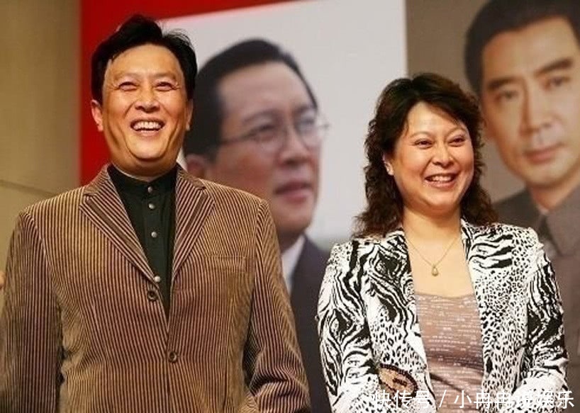 网友医院偶遇唐国强夫妇唐国强挺着大肚腩,老