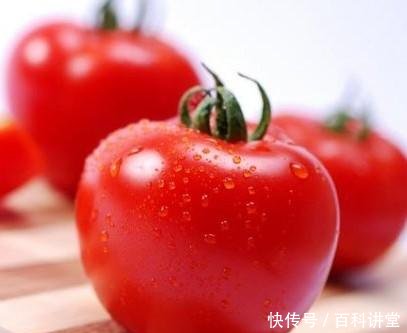 夏天经常生吃西红柿好处多,但医生却说:如果是