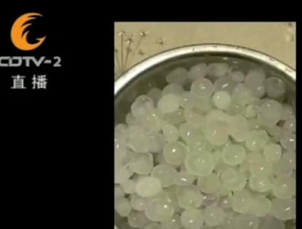 都江堰突降汤圆大冰雹 网友直呼被吓醒 气温