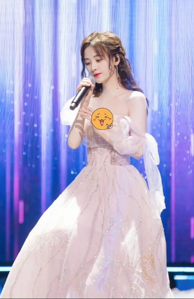 这回我相信鞠婧祎只有76斤了,裙子丝带绑得这么紧,还能往下掉插图(1) 这回我相信鞠婧祎只有76斤了,裙子丝带绑得这么紧,还能往下掉插图(1)