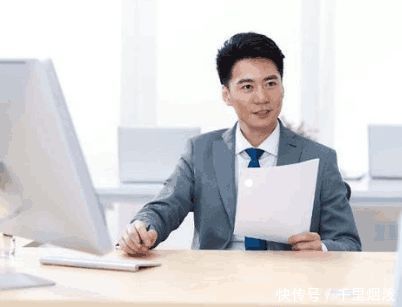 小伙当兵3年,退伍找工作被面试官嘲笑,推门进