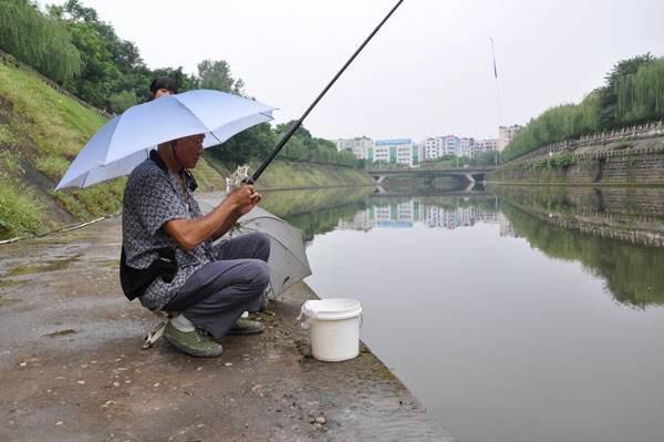 夏季雨天，四种情况最好别去钓鱼！