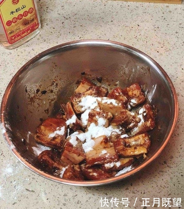 豆豉酱蒸排骨还放盐吗 t01f0897c92407379b0.jpg