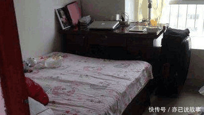 女子洗澡时发现窗外黑影,仔细辨认后懵了,丈夫