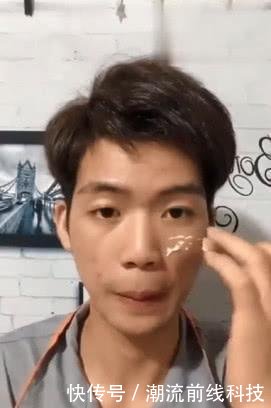 工地小伙仿妆鹿晗,涂上口红抿嘴一笑神还原,果