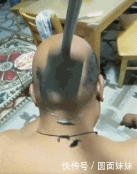 搞笑GIF:虐死单身狗,吃个面条要不要这么刺激