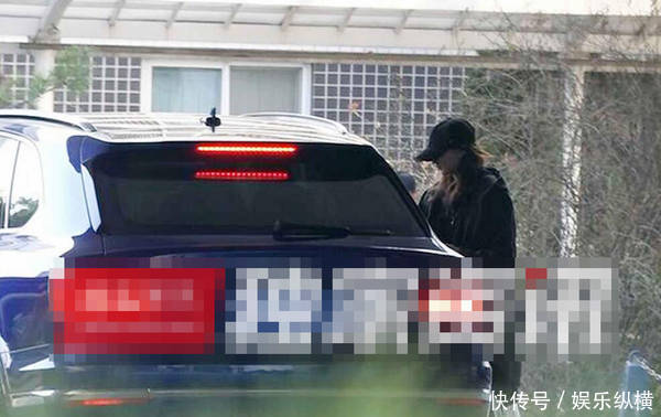 鹿晗车内抽烟 见女友上车贴心举动被粉丝夸: 绅