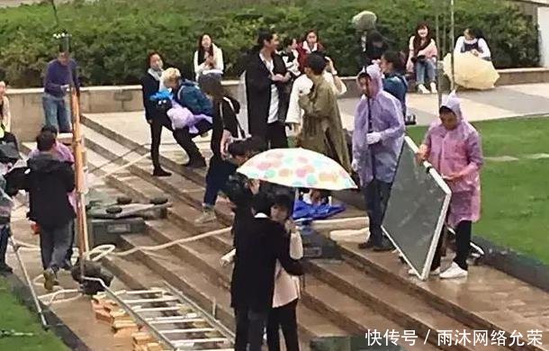 明星拍戏不够高咋办 杨洋换了内增高, 景甜水底