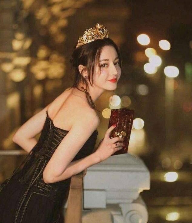 迪丽热巴蝴蝶臀爆火,张天爱心机蜜桃臀秒杀,网友不能比! 胜博发平台