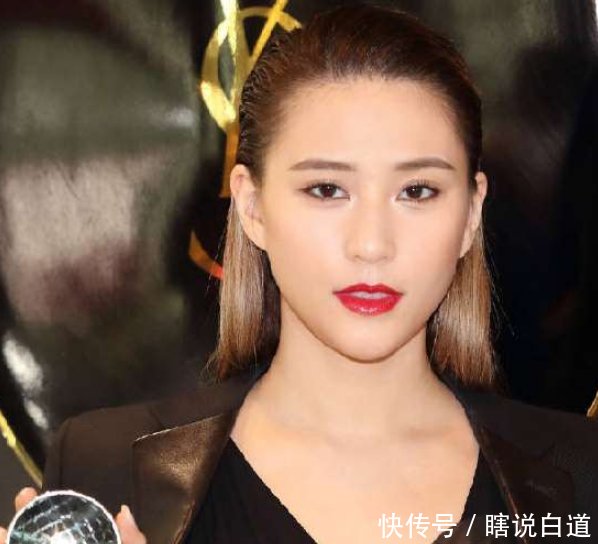 窦骁何超莲恋情官宣,情侣头像爱意满满,女方背