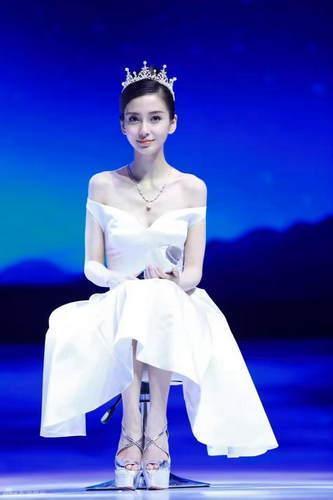 三十四岁女性形象分析 t01f49d6c41a79d7f0b.jpg?size=333x500