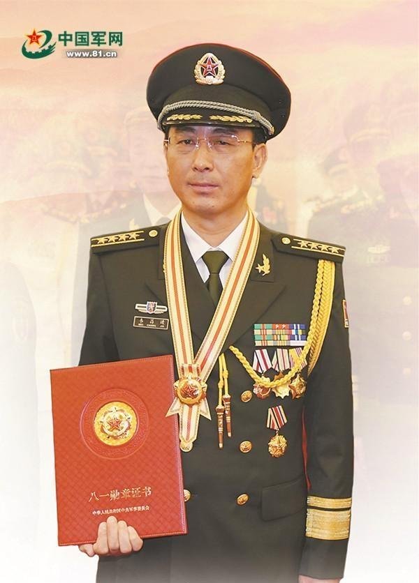 2名山东大汉打跑3个俄罗斯流氓,知道部队为啥