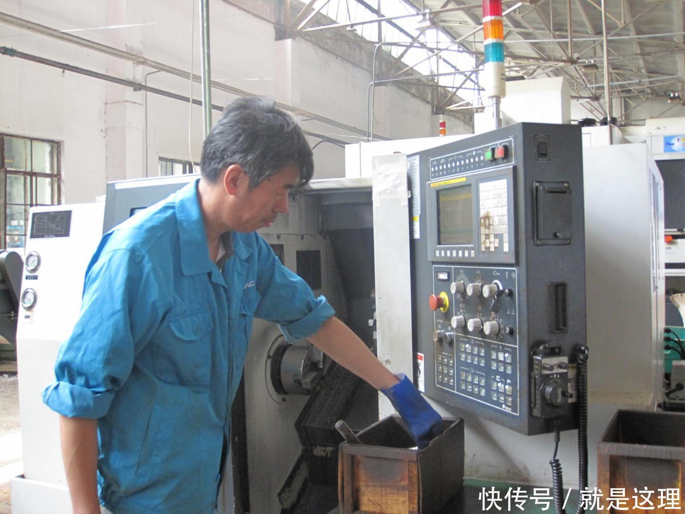 揣着6万元上门,还3年前借师傅的钱,师娘一番话