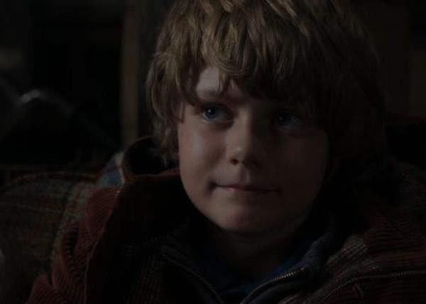 《复仇者联盟4》钢铁侠葬礼那个小男孩是谁?