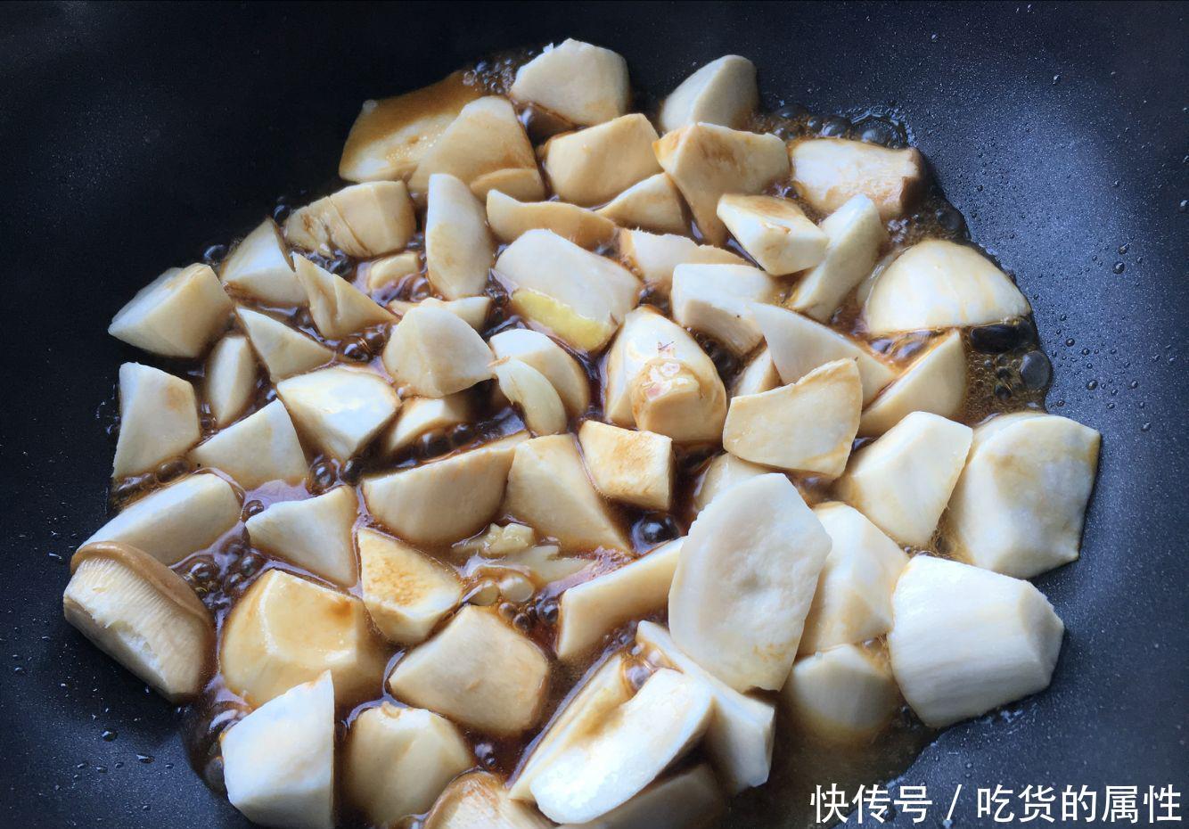 冬天给老人买保健品,不如吃盘降压菇,常吃保