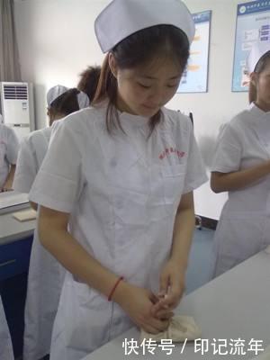 母亲生病住院,借钱交押金时护士说结过账了,气的我想和老婆离婚