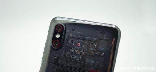 小米8 Pro和一加6T外媒测评看到真机,想要彻底