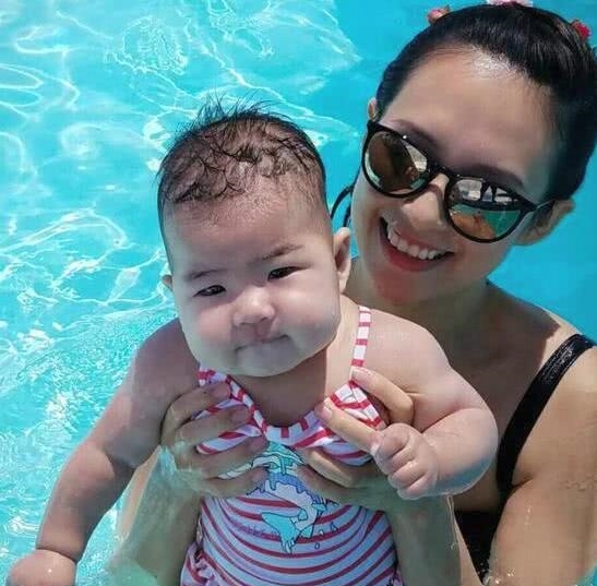 章子怡因女儿醒醒出生时不是高鼻梁,竟以为抱