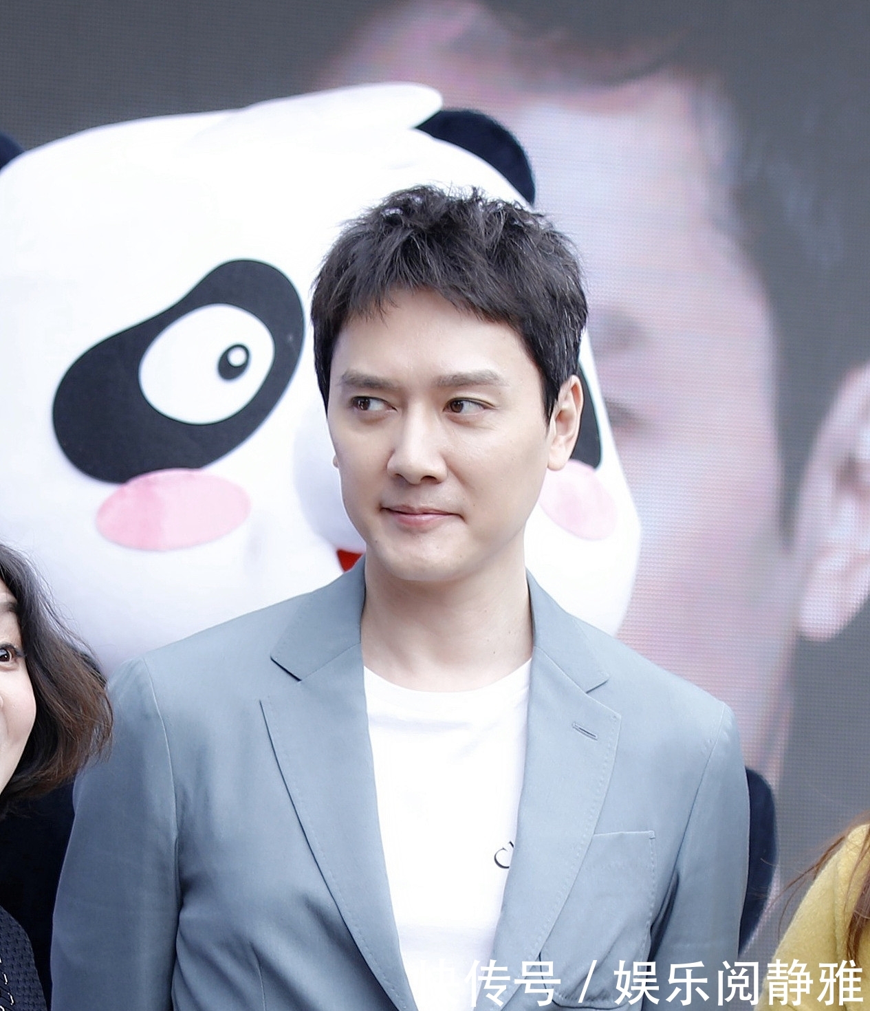 赵丽颖被爆产后抑郁,冯绍峰喂奶动作不温柔她