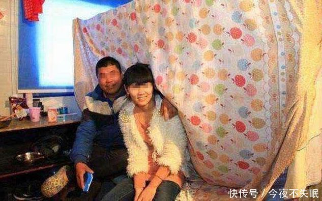 工地上的男女混寝，晚上夫妻不敢说话，只有一块遮羞布，毫无隐私