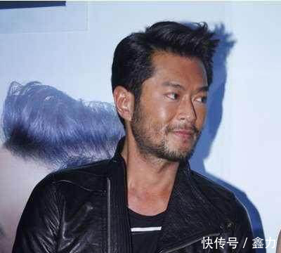 乐因为眼伤一年不能晒灯美黑,天生白皮重回颜