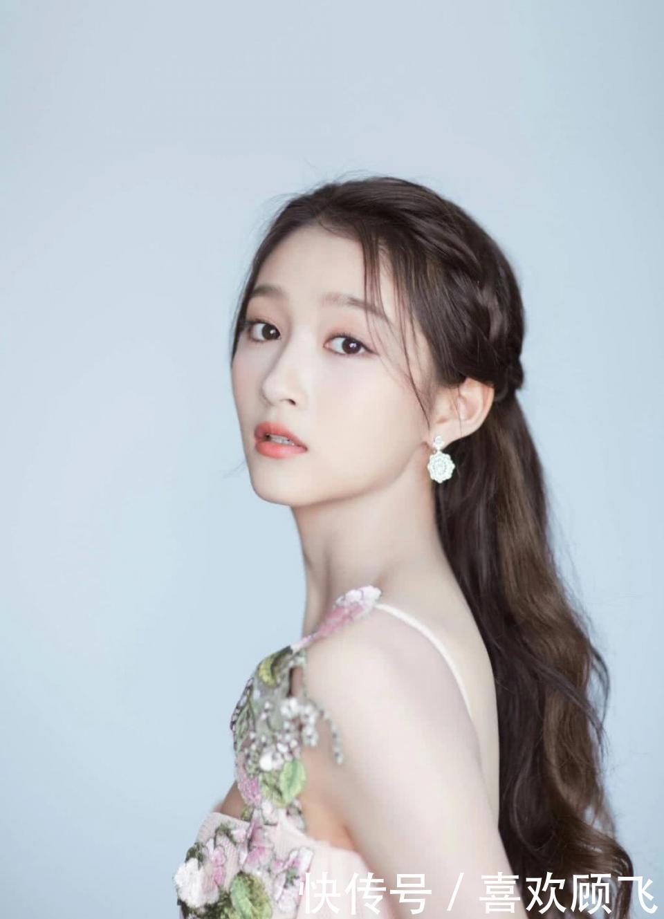 关晓彤最丑的代言,大家都在感叹这造型是黑粉