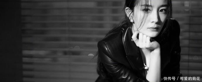 刘恺威抱小糯米外出度假,被问杨幂连说4个字,