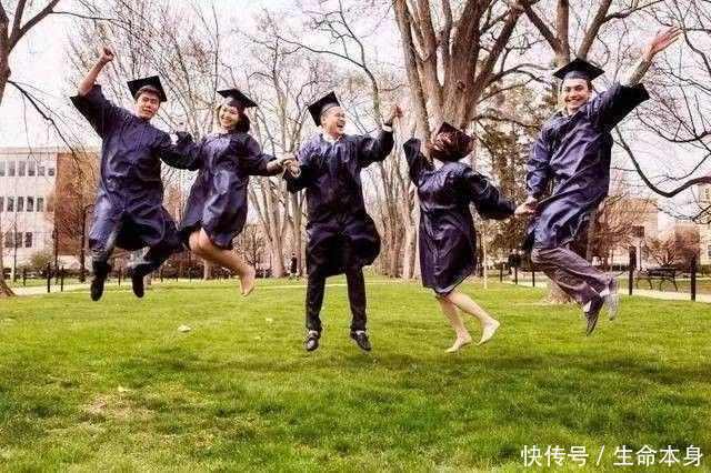 超全毕业照拍摄姿势，拍出独一无二的毕业合影