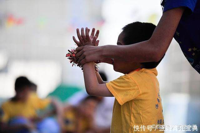 一岁半宝宝疑似自闭症,该怎么做?