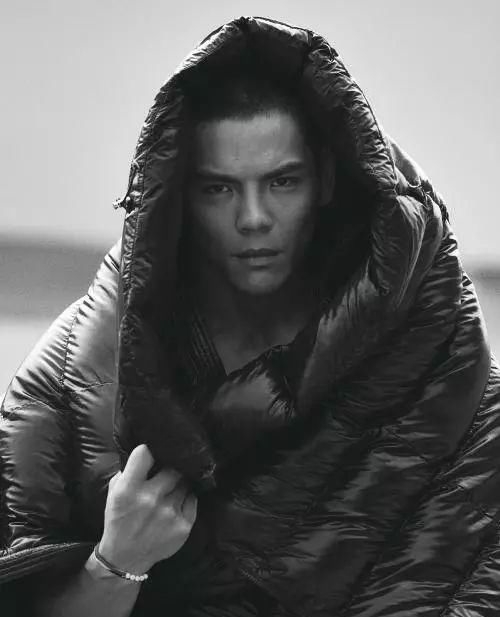 向佐成功求婚郭碧婷,他们打破节目上CP,节目下