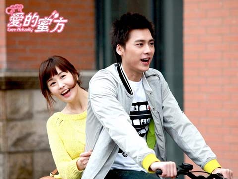 导演:林合隆 主演:李多海 郑元畅   拥有美食天赋的打工女乔之夏带着