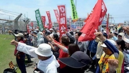 大批民众走向街头高呼独立 安倍遇见硬茬了
